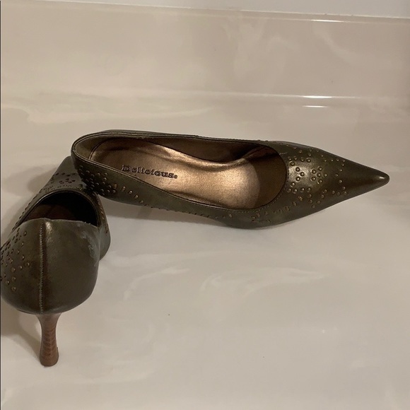 Pumps - Picture 2 of 4